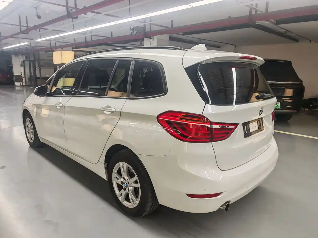BMW 2 Series Wagon 2018 — фото 6