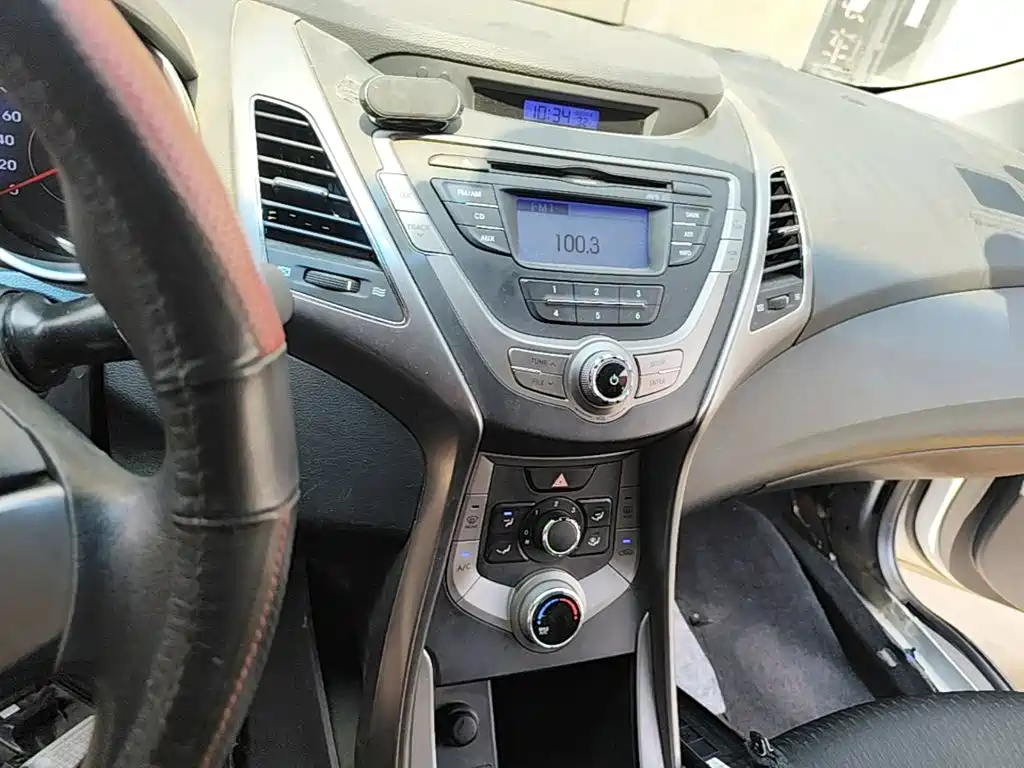 Hyundai Elantra Langdong 2014 — фото 13