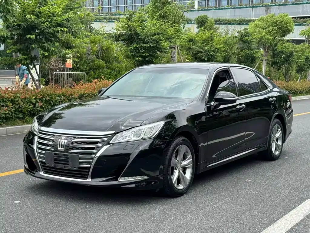 Toyota Crown 2015 — фото 1