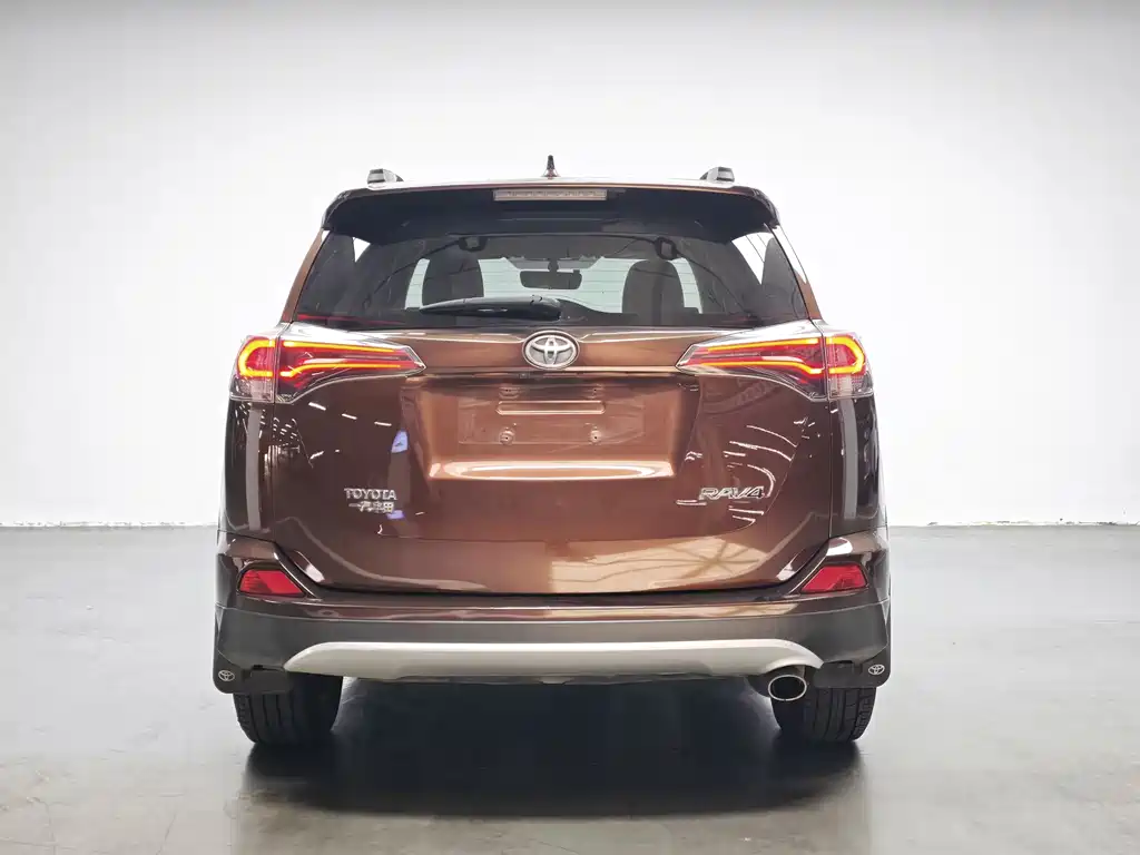 Toyota RAV4 2017 — фото 3