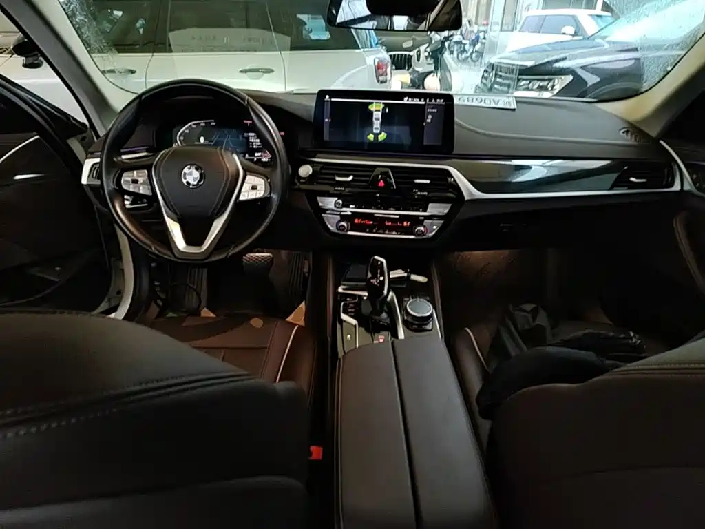 BMW 5 Series 2022 — фото 10