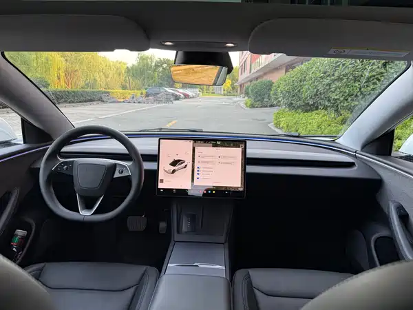 Tesla Model 3 2024