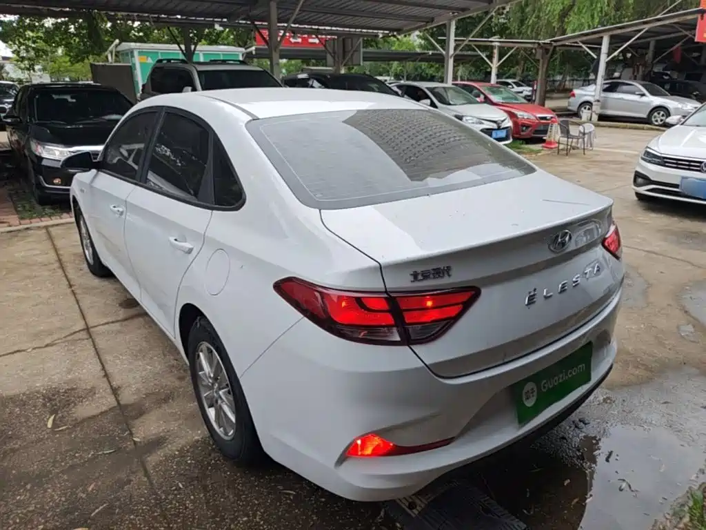 Hyundai Elantra 2022