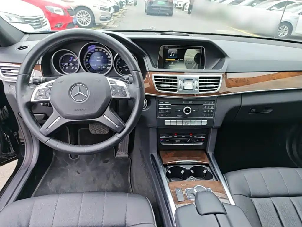 Mercedes-Benz E-Class 2015 — фото 10