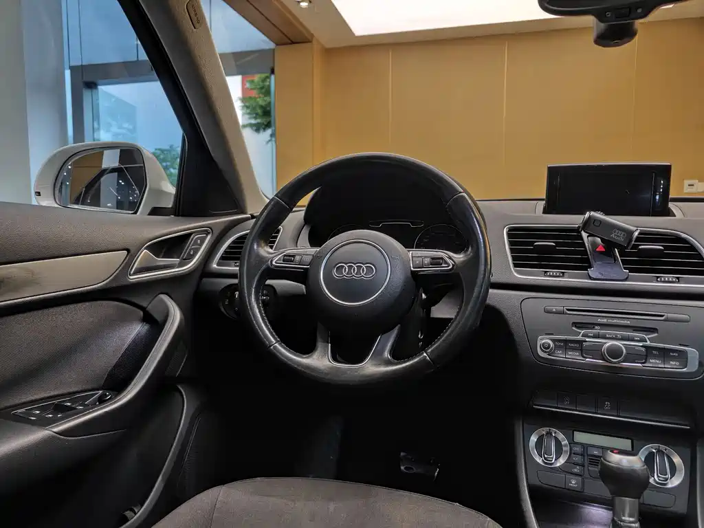 Audi Q3 2015 — фото 15