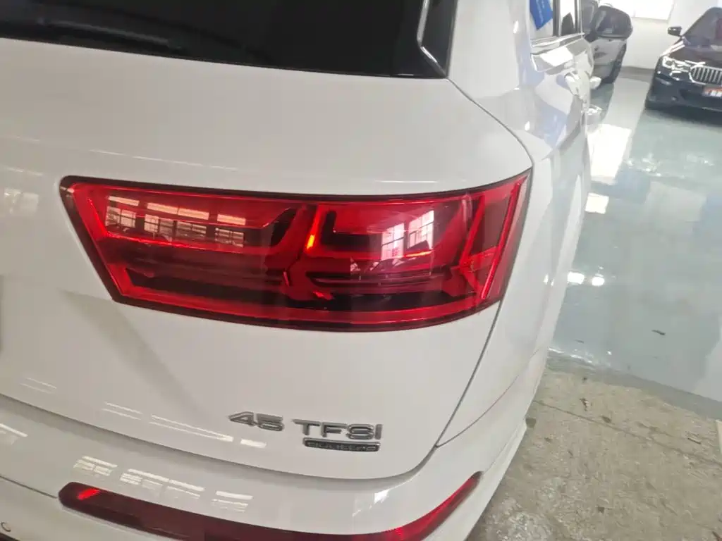 Audi Q7 2015 — фото 8