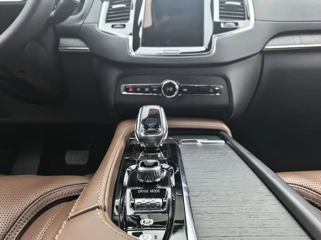 Volvo XC90 2020 — фото 9