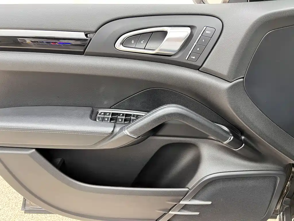Porsche Cayenne 2015 — фото 33