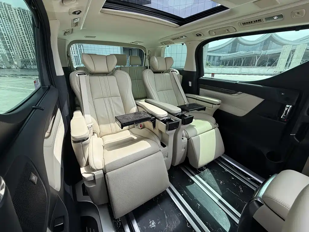 Toyota Alphard 2022 — фото 10