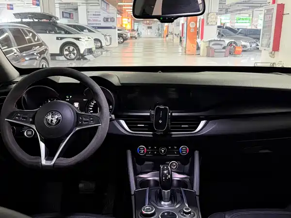 Alfa Romeo Stelvio 2019