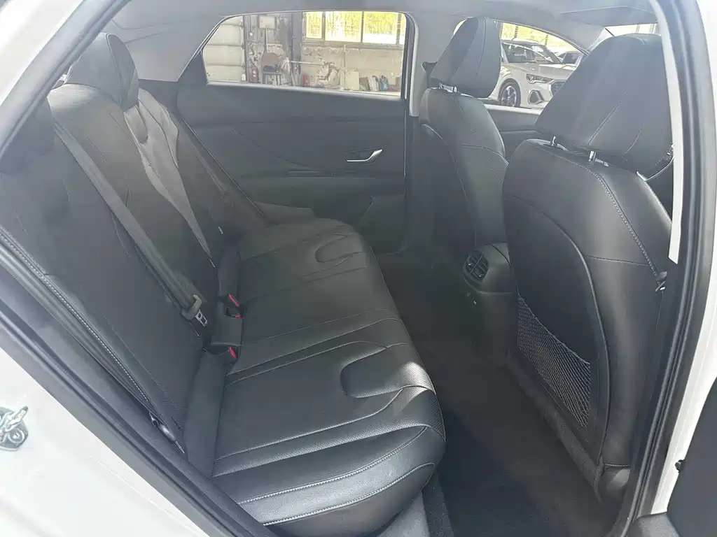 Hyundai Elantra 2023 — фото 21