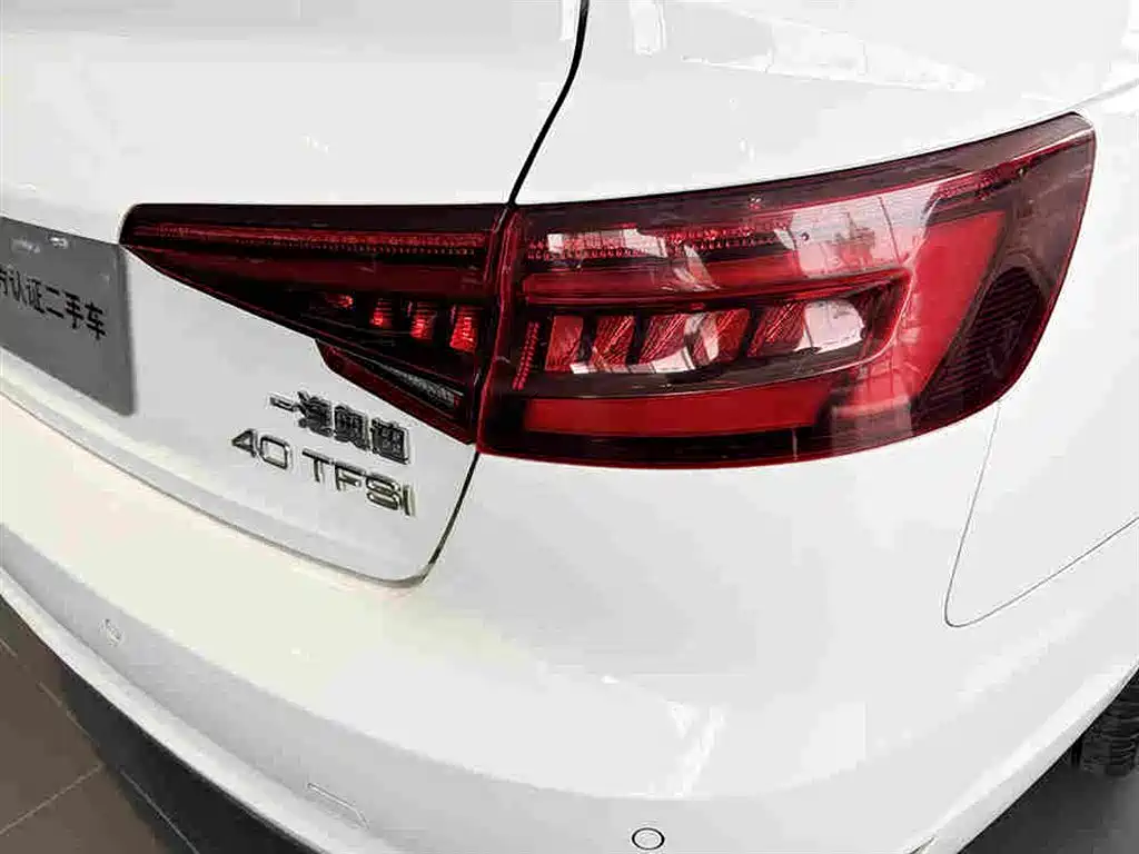 Audi A4L 2018 — фото 13