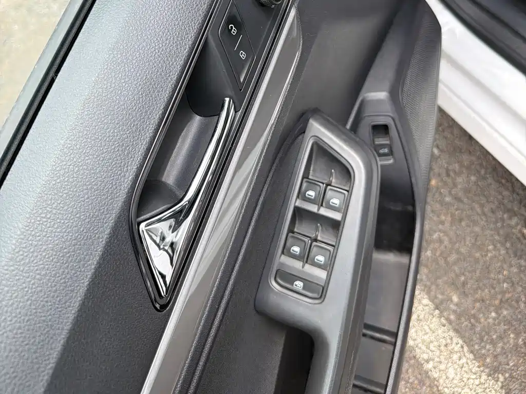 Volkswagen Lavida 2018 — фото 17