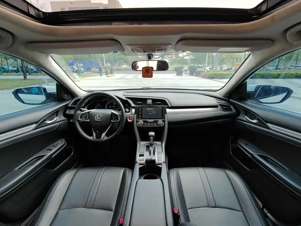 Honda Civic 2018 — фото 10