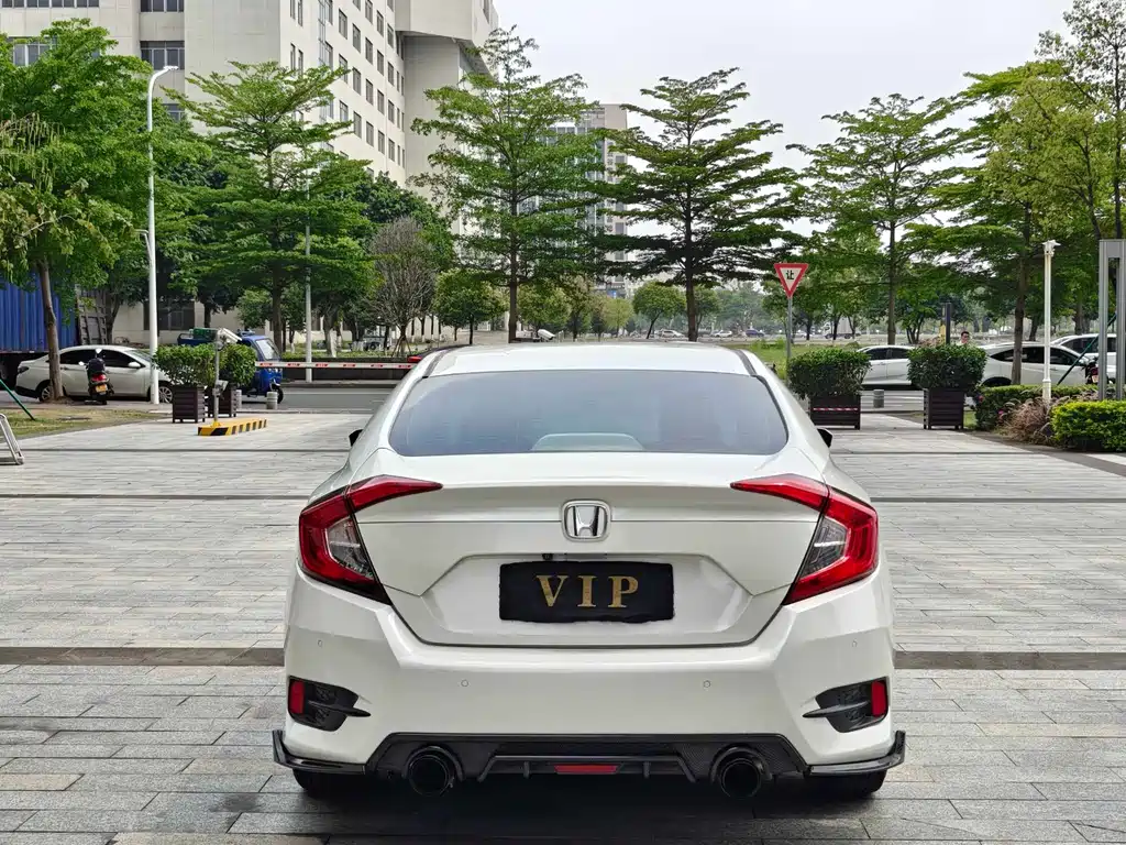 Honda Civic 2018 — фото 13