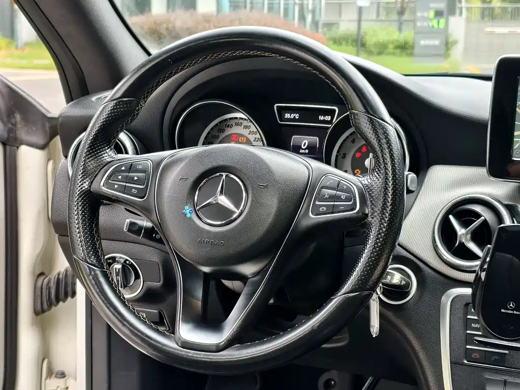 Mercedes-Benz CLA 2015 — фото 16