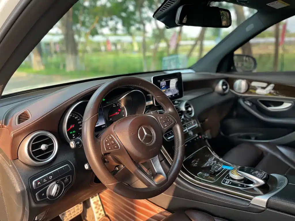 Mercedes-Benz GLC 2018 — фото 12