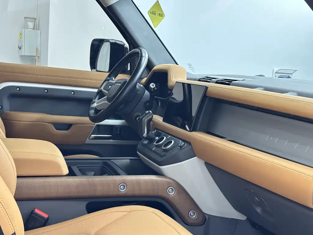 Land Rover Defender 2021 — фото 14
