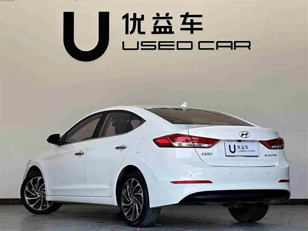 Hyundai Elantra 2020 — фото 7