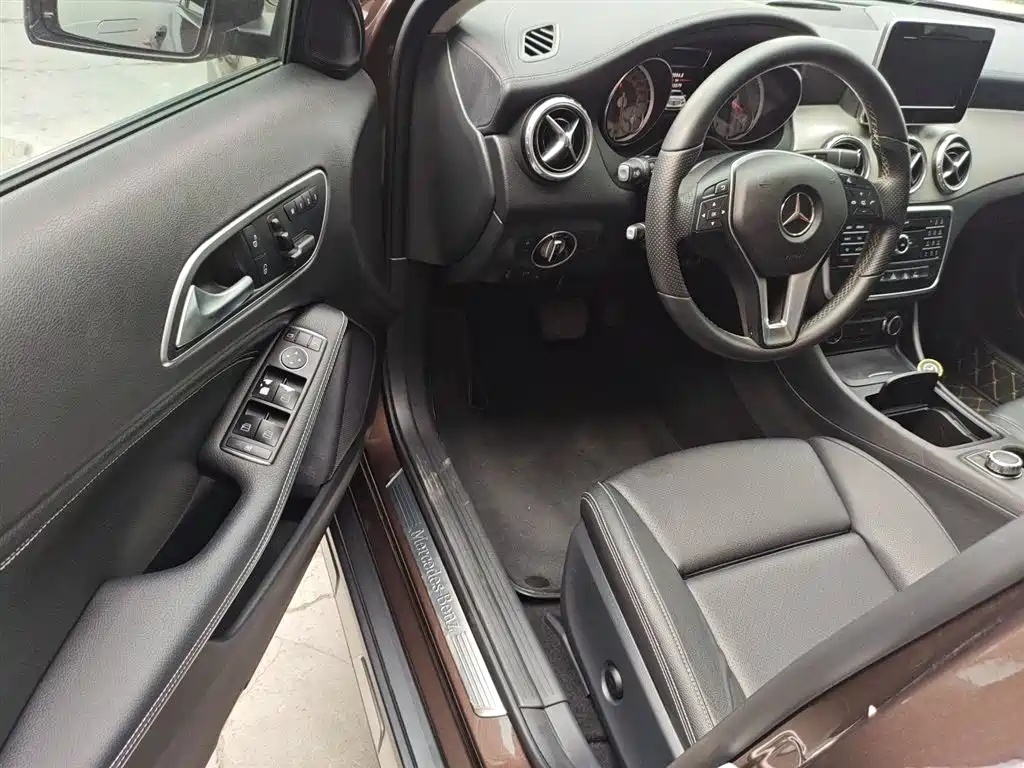 Mercedes-Benz GLA 2016 — фото 12