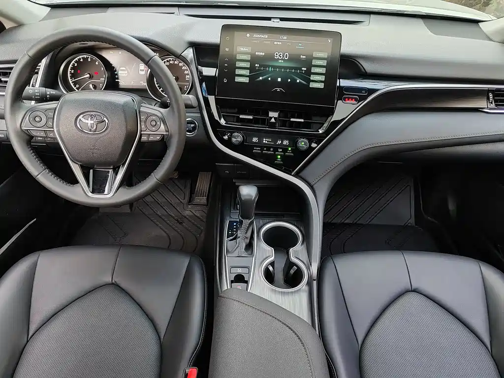 Toyota Camry 2023 — фото 7
