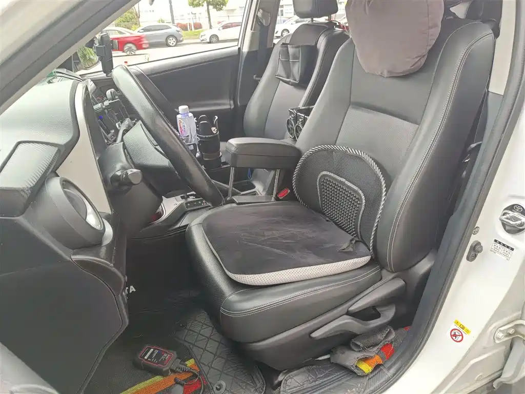 Toyota RAV4 2018 — фото 15