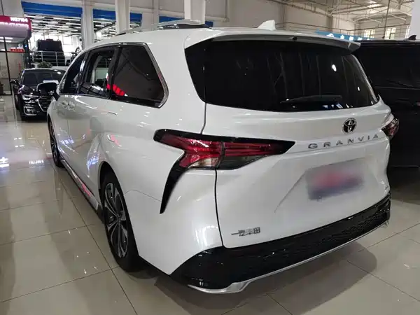 Toyota Granvia 2024