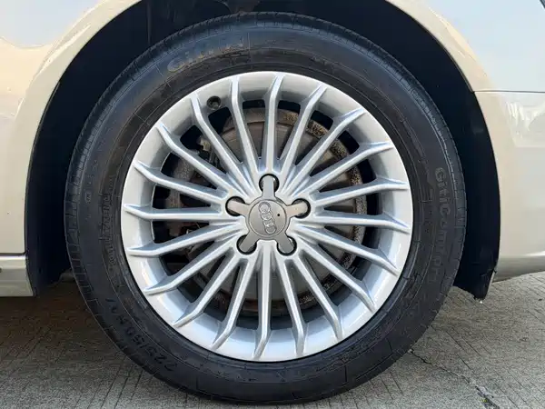 Audi A4L 2015