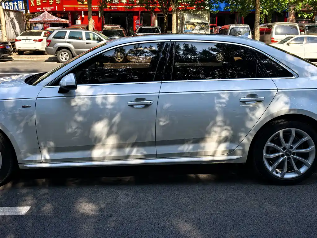Audi A4L 2018 — фото 10