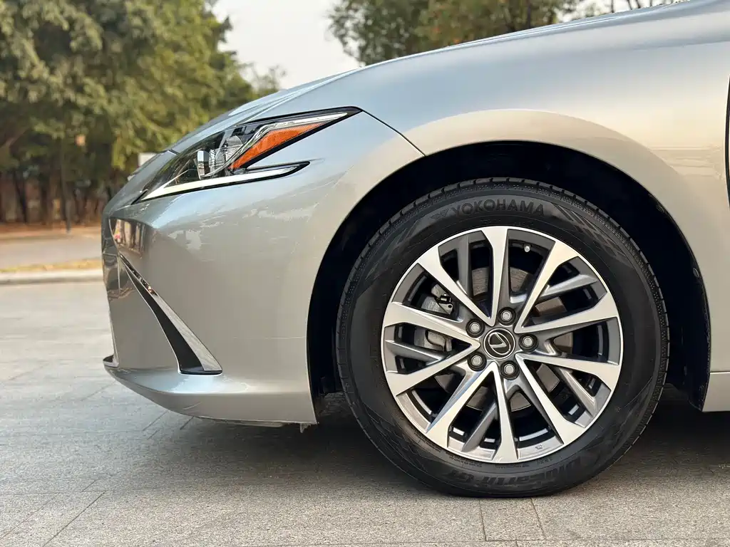 Lexus ES 2022 — фото 15