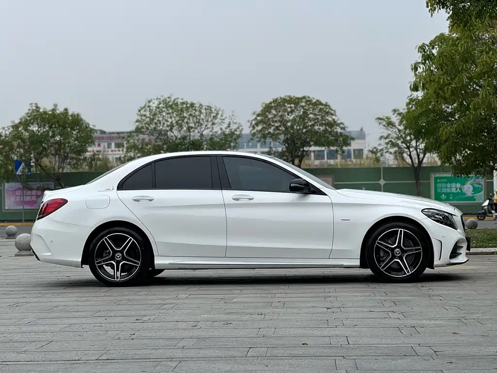 Mercedes-Benz C-Class 2021