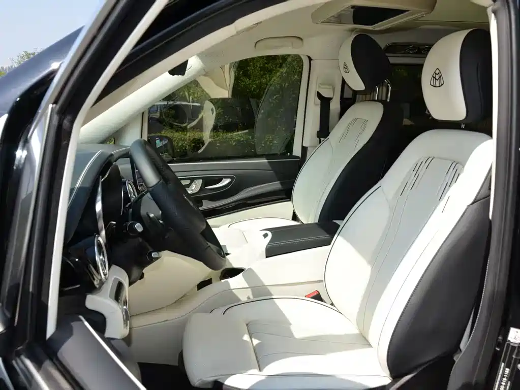 Mercedes-Benz V-Class 2023 — фото 9