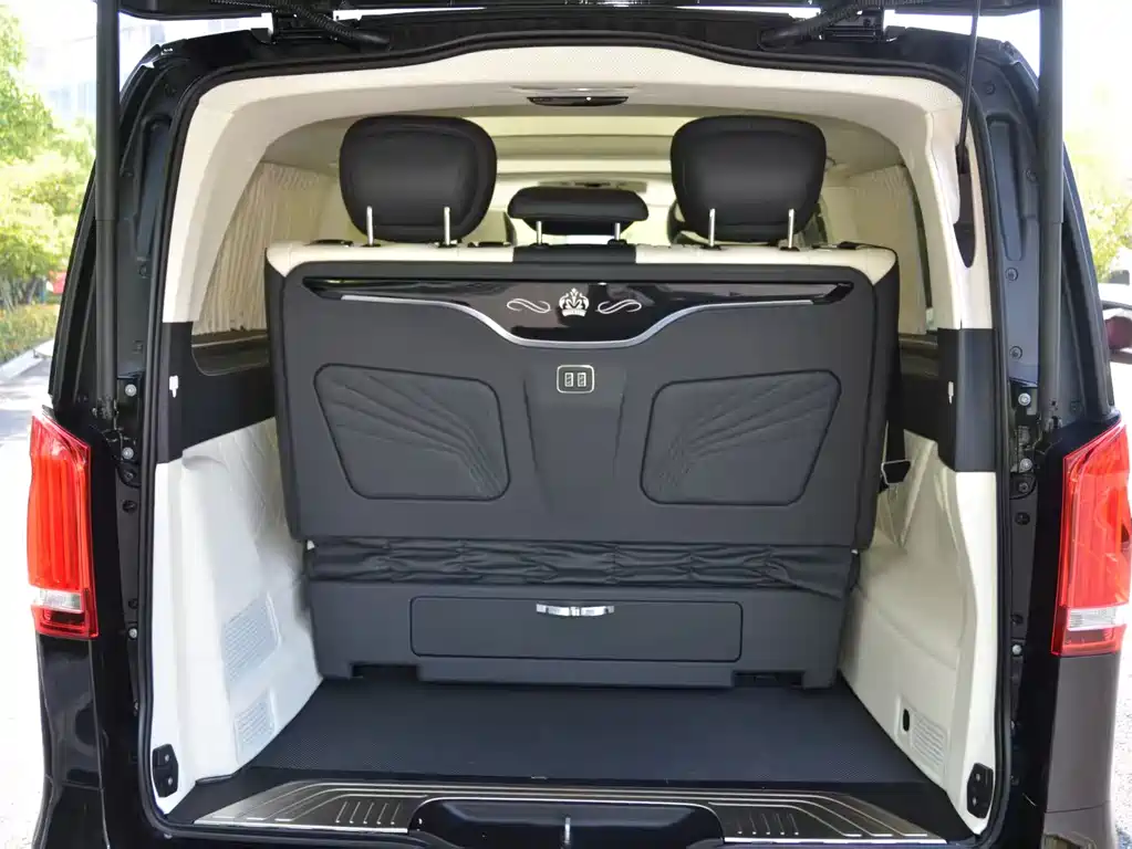 Mercedes-Benz V-Class 2023 — фото 25