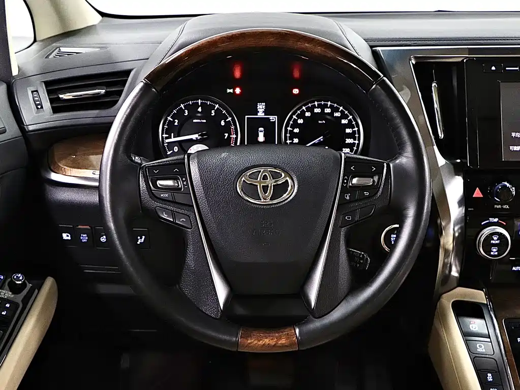Toyota Alphard 2017 — фото 10