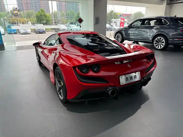 Ferrari F8 2022