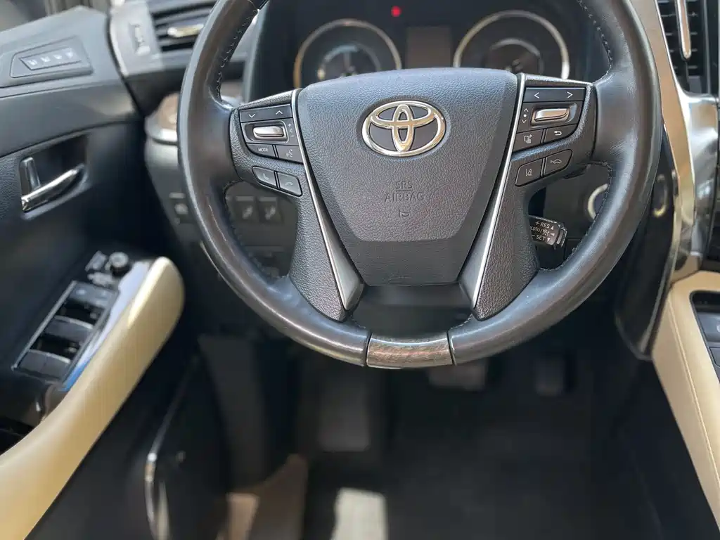 Toyota Vellfire 2022 — фото 14