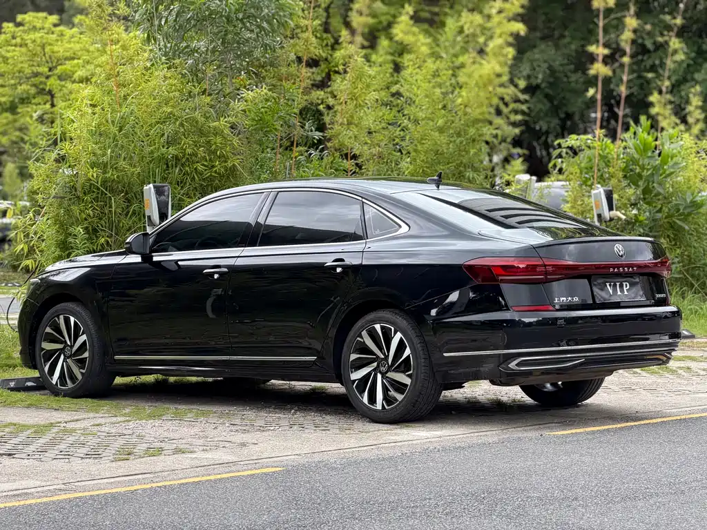 Volkswagen Passat 2022 — фото 10