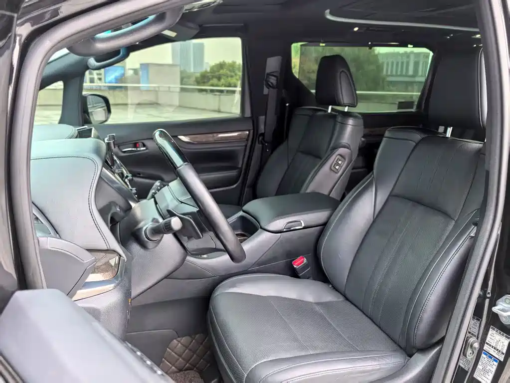 Toyota Alphard 2022 — фото 10