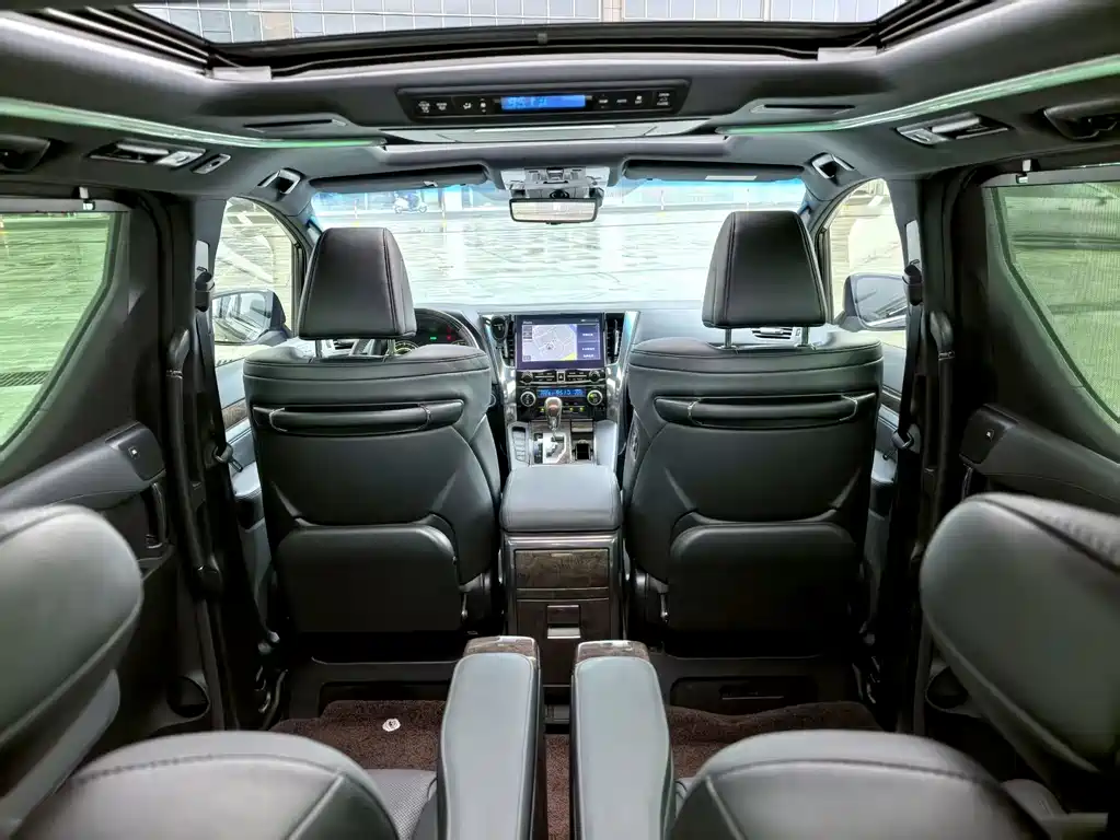 Toyota Alphard 2022 — фото 17
