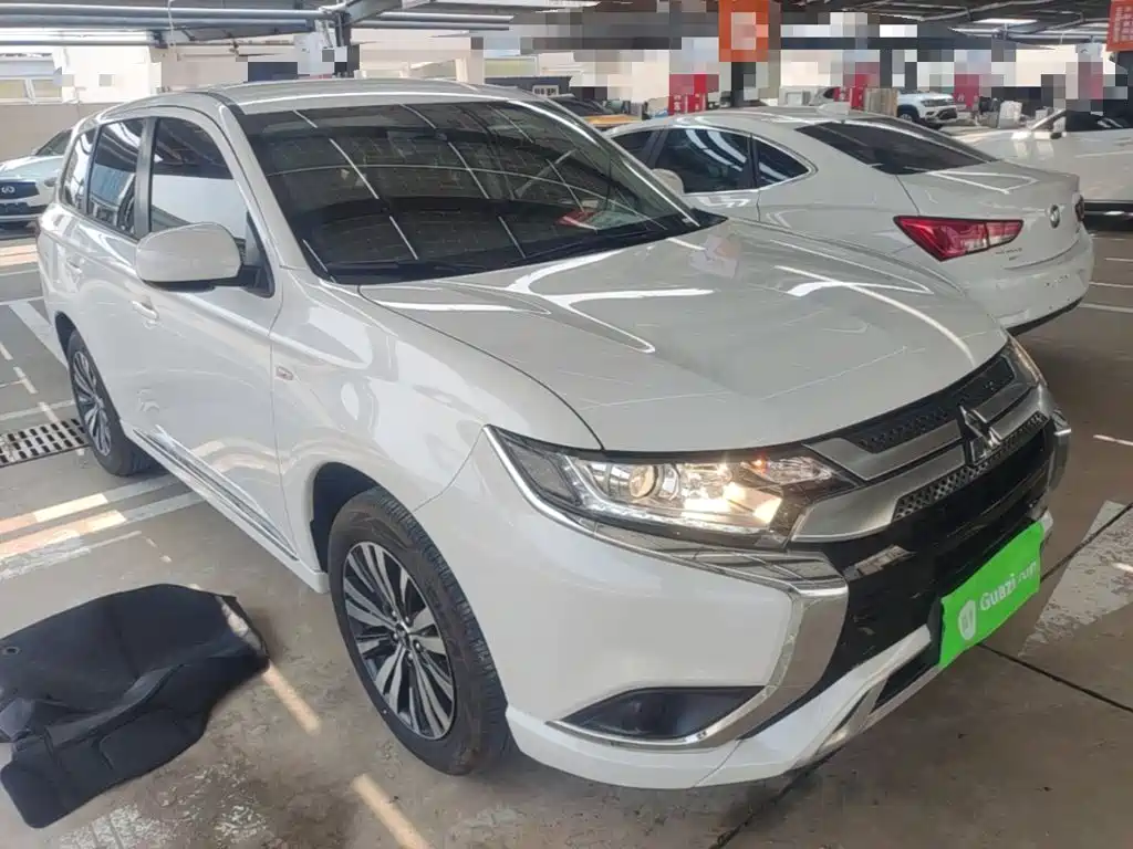 Mitsubishi Outlander 2021 — фото 4