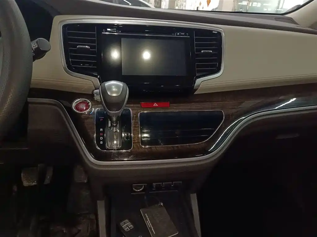 Honda Odyssey 2015 — фото 9