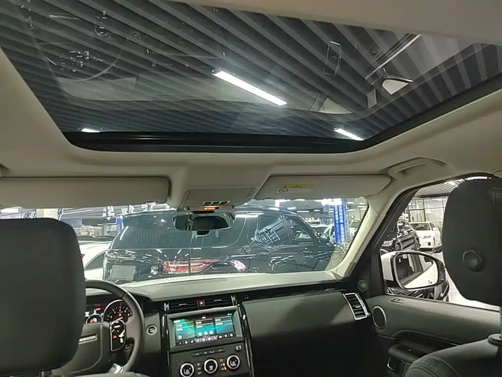 Land Rover Discovery 2018 — фото 18