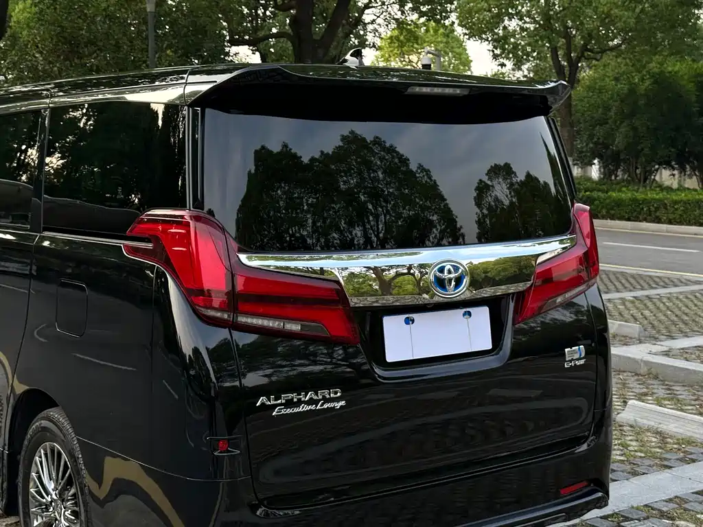 Toyota Alphard 2021 — фото 18