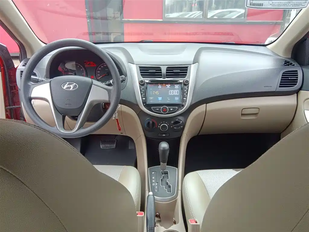 Hyundai Verna 2015 — фото 6