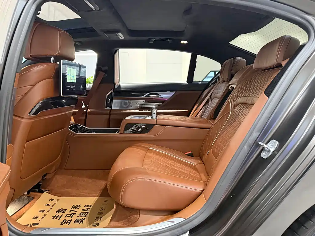 BMW 7 Series 2020 — фото 12