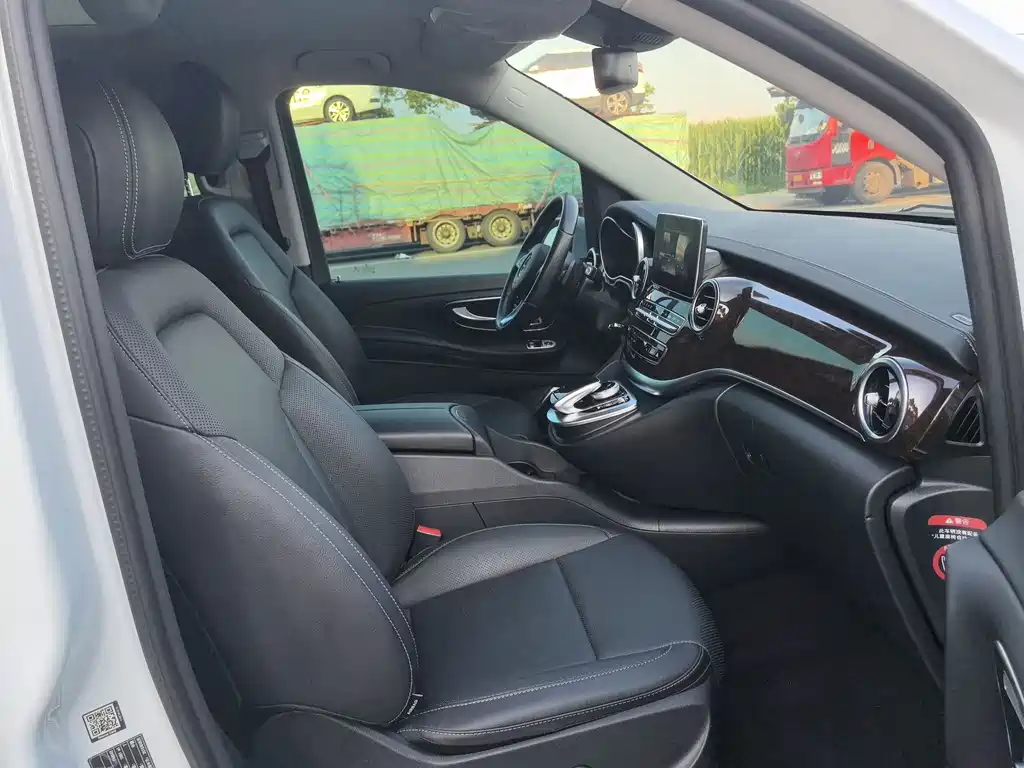 Mercedes-Benz V-Class 2018 — фото 11