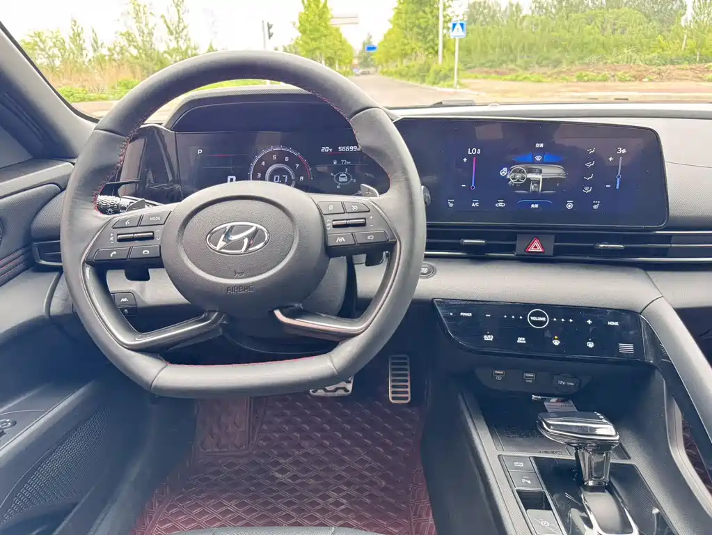 Hyundai Elantra 2023 — фото 21