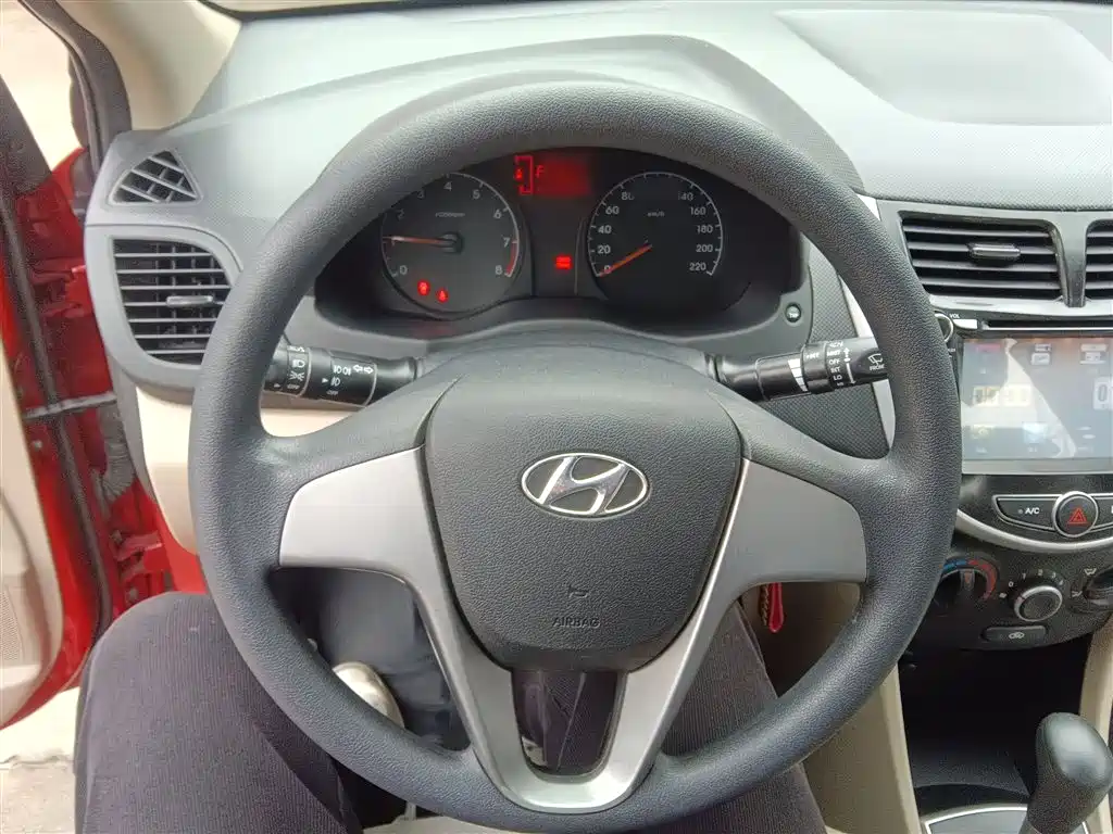 Hyundai Verna 2015 — фото 7