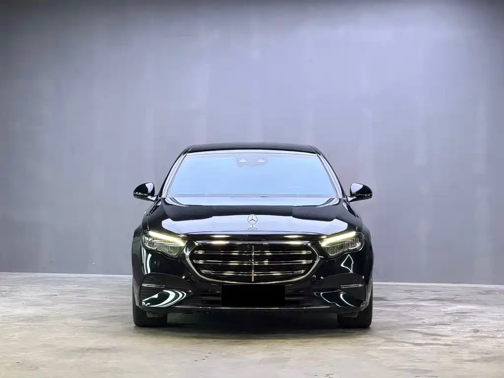 Mercedes-Benz E-Class 2024 — фото 1