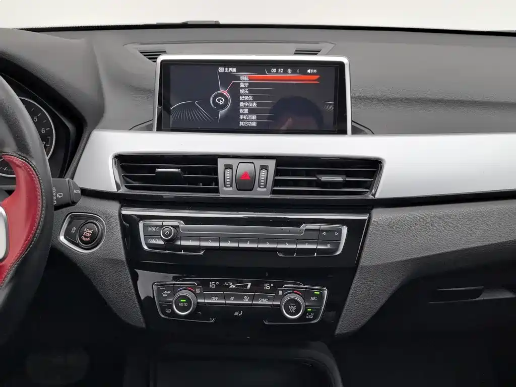 BMW X1 2016 — фото 12